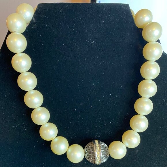 Givenchy 16" Vintage Imitation Pearl Necklace With Rhinestone Clasp - Picture 1 of 9